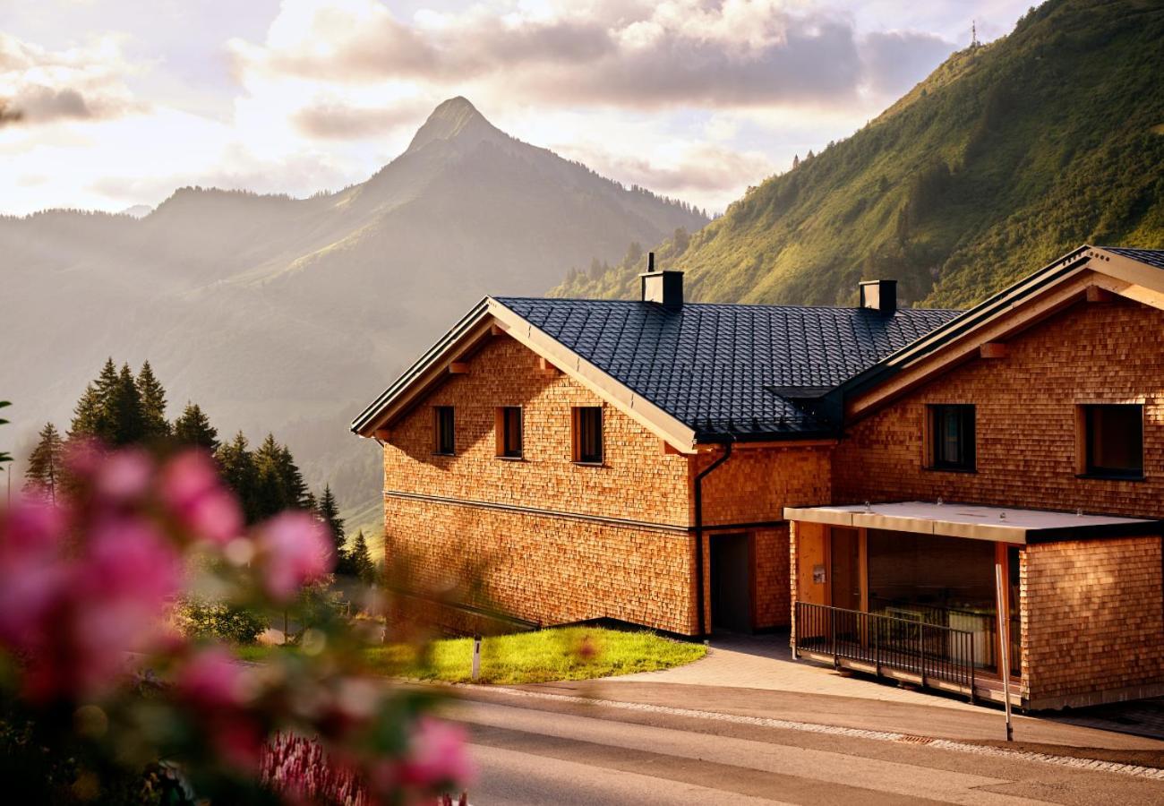 شقة Alpenstolz Damuels Haus 1 - Stilvoll Urlauben In Den Bergen المظهر الخارجي الصورة